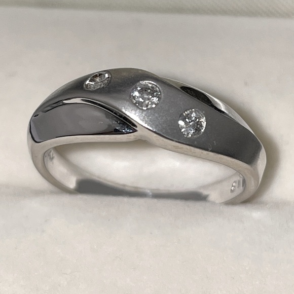 Solid 14K White Gold Natural Round Cut Natural Diamond Trio Modern Ring